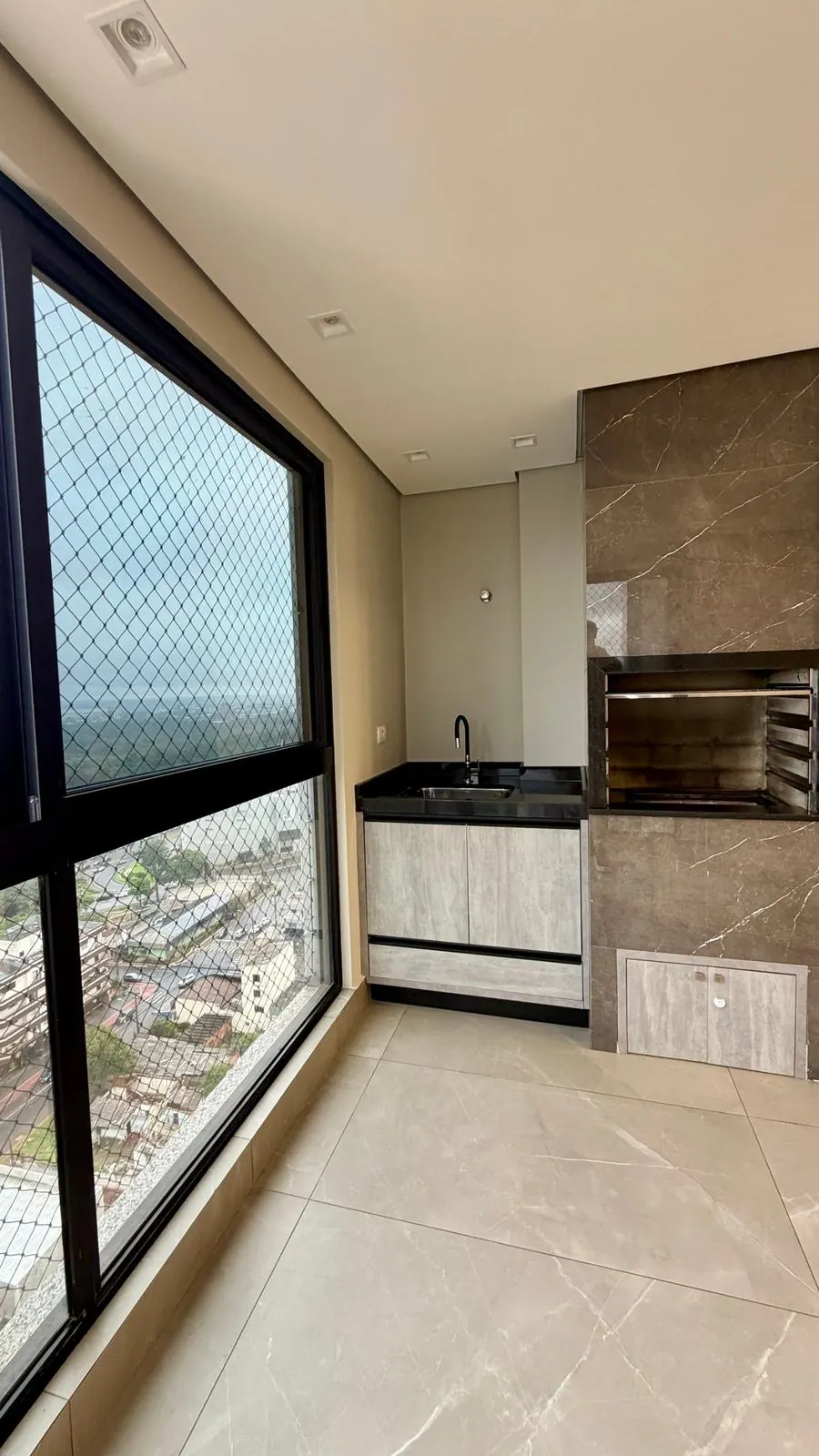 Varanda gourmet com churrasqueira – Edifício Residencial Liberty