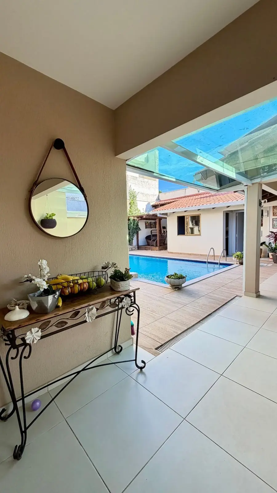 Varanda com vista para a piscina – Casa Térrea Jardim Panorama