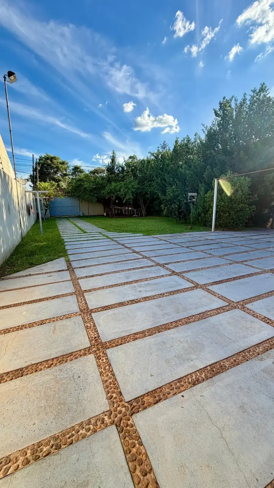 Pátio e garagem – Casa Térrea Jardim Panorama