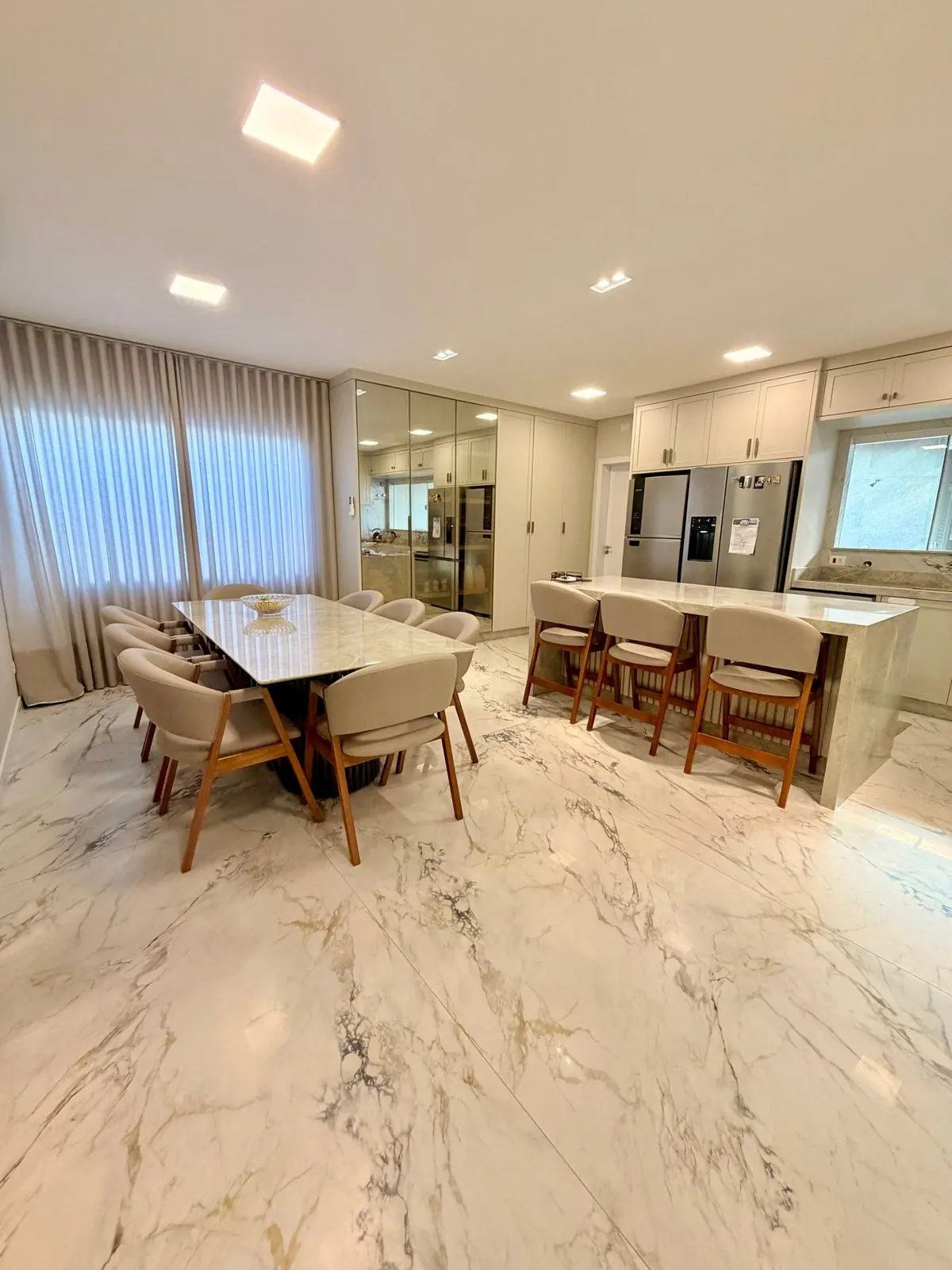 Sala de jantar e cozinha – Residência Terras Alpha I