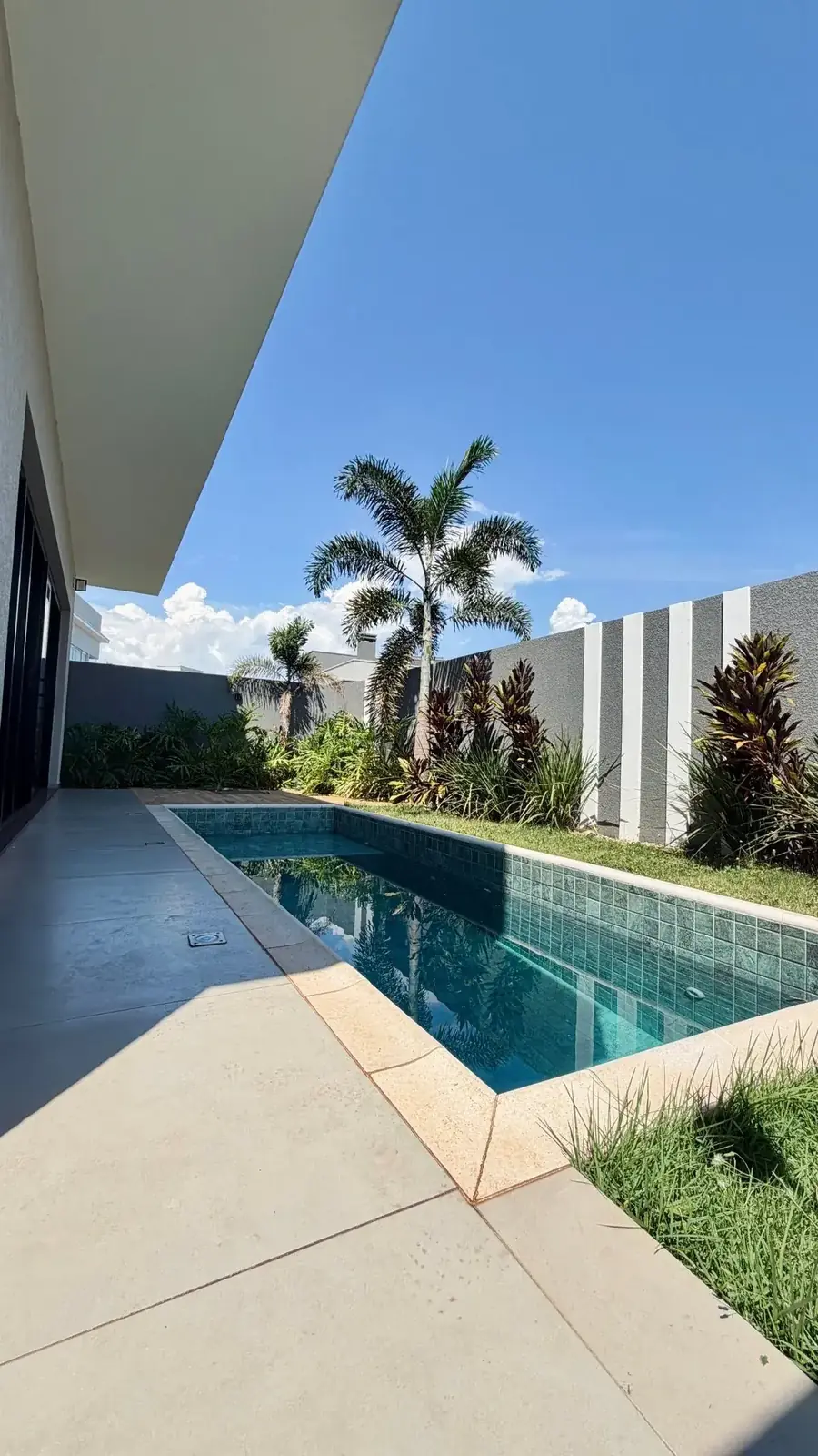 Piscina com prainha – Sobrado Terras Alpha I