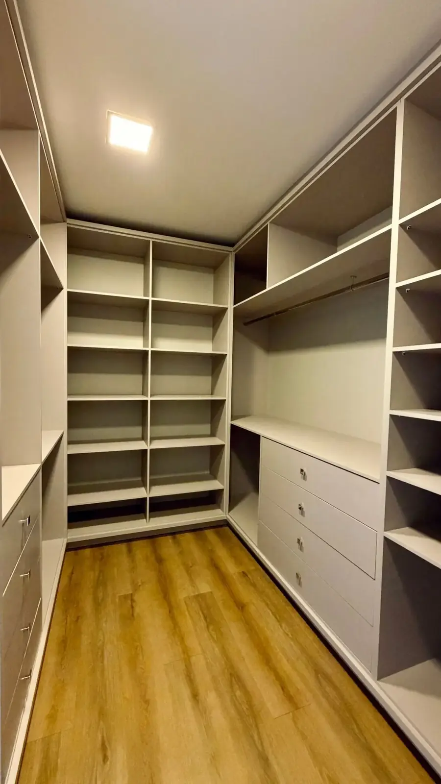 Closet – Sobrado Terras Alpha I